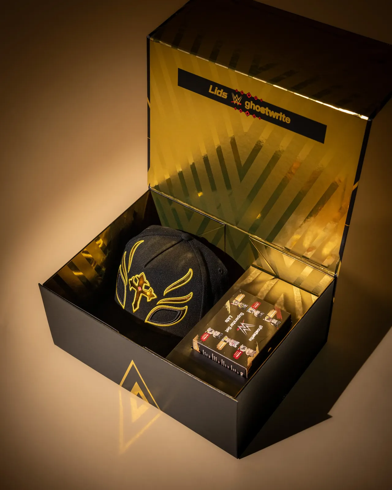 Collectors can chase exclusive Mystery Boxes at Fanatics Fest ahead of broader releases at Lids' stores.