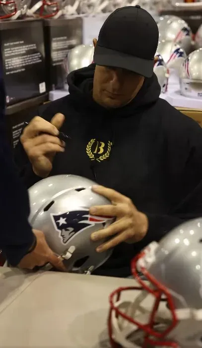 Rob Gronkowski Returns to the Hobby with eBay Live