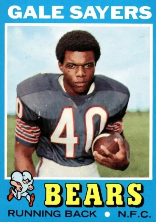Image of Gale Sayers wearing #40, on 1971 Topps card with blue border and yellow team name.